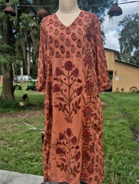 Marketplace Handiwork Of India V Neck Embroidery Floral Neck Midi Dress Med